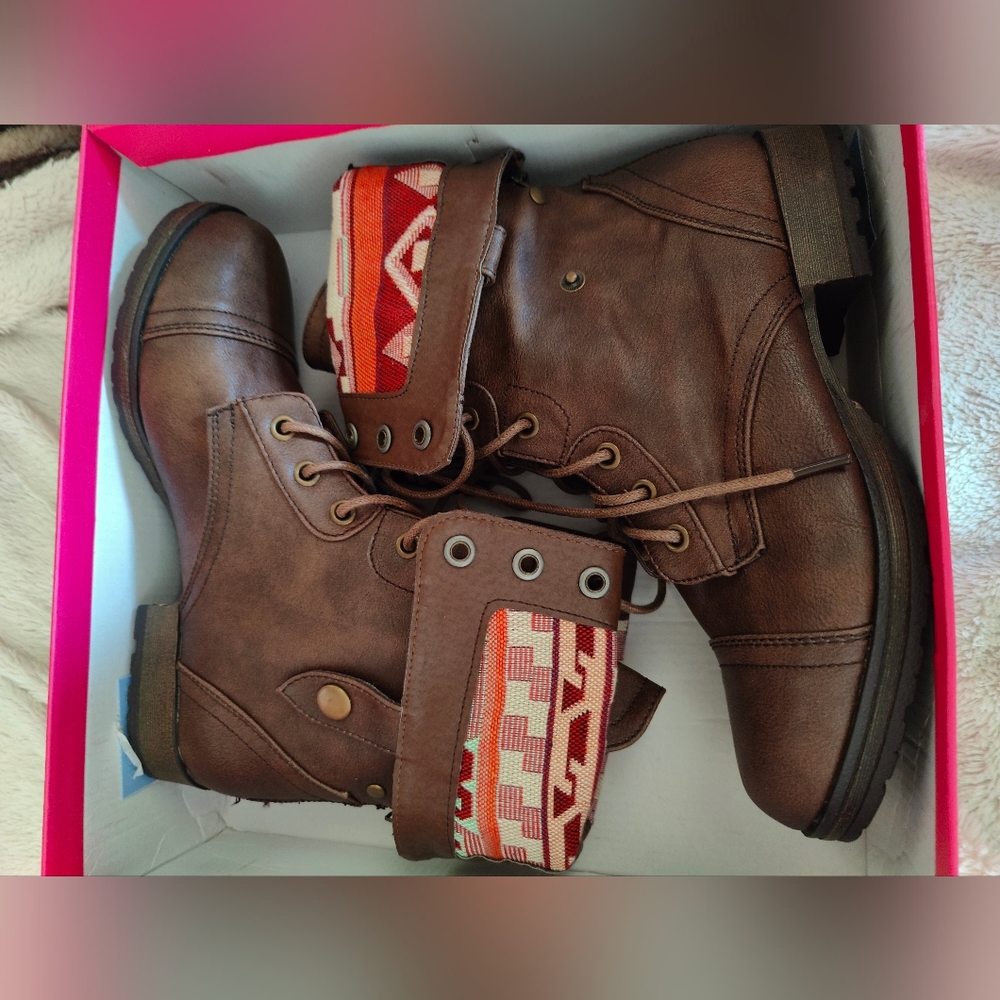 Combat boots 8.5